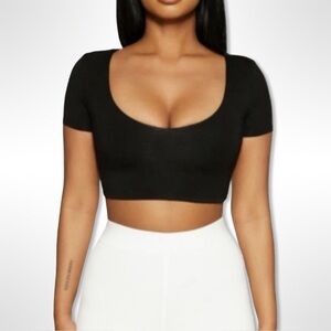 Naked Wardrobe Black Short Sleeve Scoop Neck Crop Top Size Small NWT